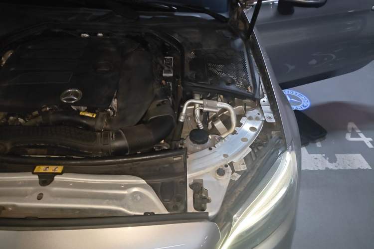 Used Mercedes-Benz C-Class 2019 C 260 Coupe Engine Bay Left