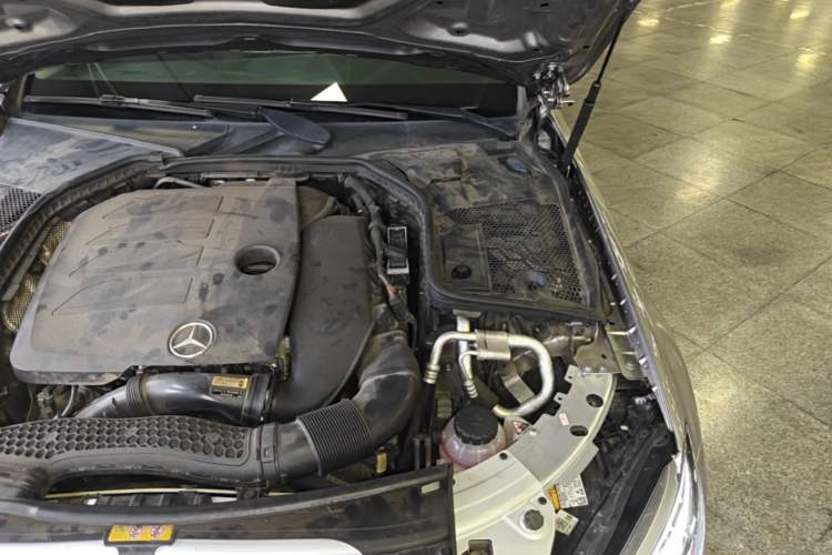 Used Mercedes-Benz C-Class 2019 C 260 Estate Engine Bay Left