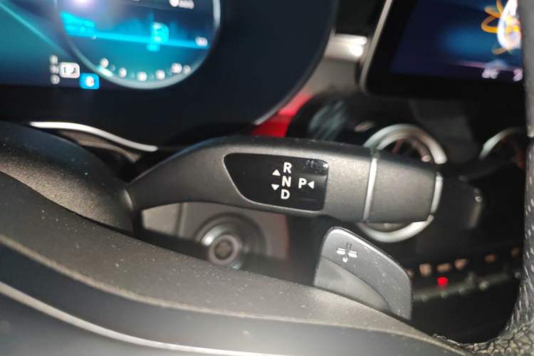 Used Mercedes-Benz C-Class 2019 C 260 Sport Edition Gear Lever
