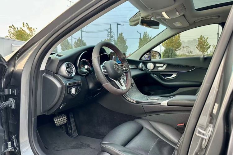 Used Mercedes-Benz C-Class 2019 C 260 Estate Interior 1