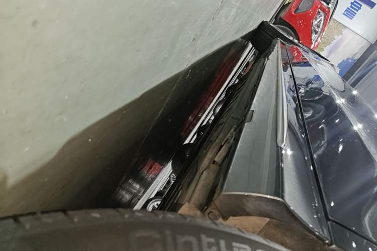 Used Mercedes-Benz C-Class 2019 C 260 L Sport Edition Left Side Sill