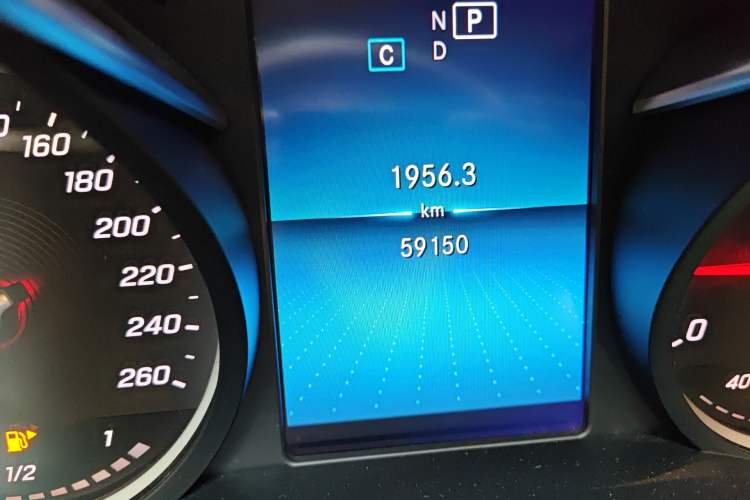 Used Mercedes-Benz C-Class 2019 C 180 L Fashion Edition Sport Version Odometer Close Up