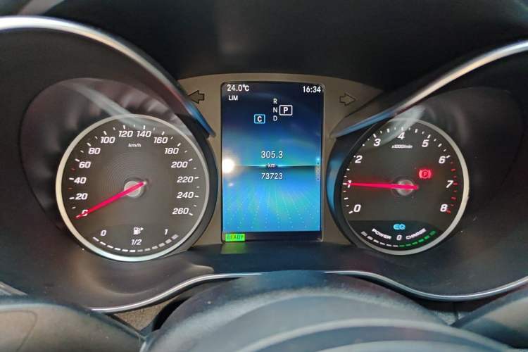 Used Mercedes-Benz C-Class 2019 C 260 Sport Edition Odometer Close Up