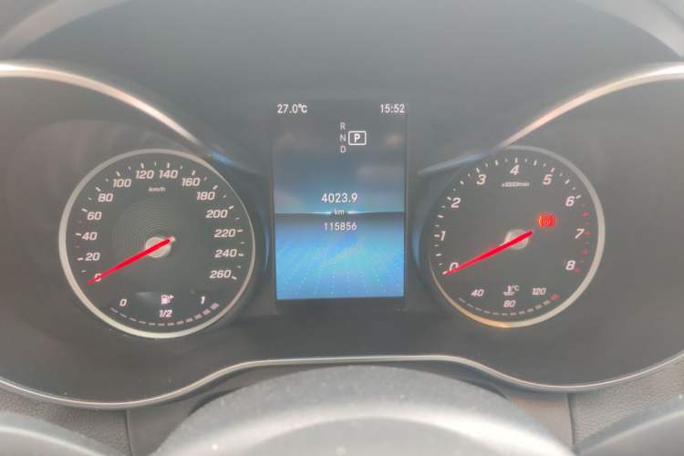 Used Mercedes-Benz C-Class 2019 C 180 L Fashion Edition Sport Version Odometer Close Up