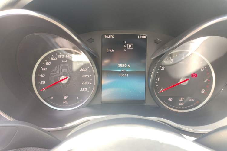 Used Mercedes-Benz C-Class 2019 C 180 L Fashion Edition Sport Version Odometer Close Up