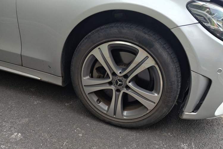 Used Mercedes-Benz C-Class 2019 Restyled C 260 L Sport Edition Right Front Wheel Hub