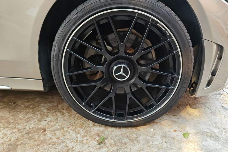 Used Mercedes-Benz C-Class 2019 C 180 L Fashion Edition Sport Version Right Front Wheel Hub