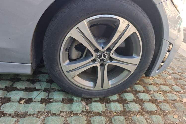 Used Mercedes-Benz C-Class 2019 Restyled C 260 L Sport Edition Right Front Wheel Hub