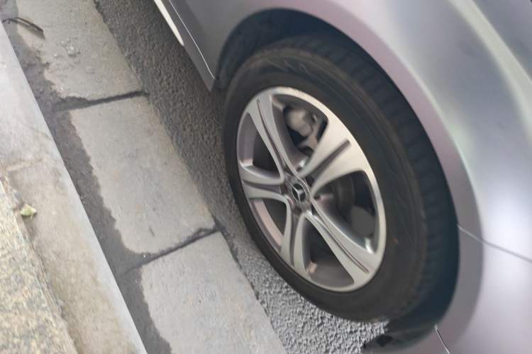 Used Mercedes-Benz C-Class 2019 Updated C 260 L Right Front Wheel Hub