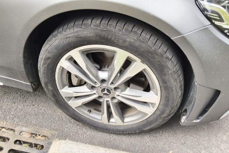 Used Mercedes-Benz C-Class 2019 C 180 L Fashion Edition Sport Version Right Front Wheel Hub