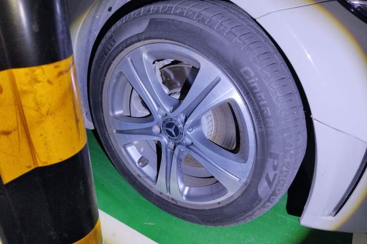 Used Mercedes-Benz C-Class 2019 Restyled C 260 L Sport Edition Right Front Wheel Hub