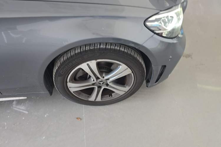 Used Mercedes-Benz C-Class 2019 Restyled C 260 L Sport Edition Right Front Wheel Hub