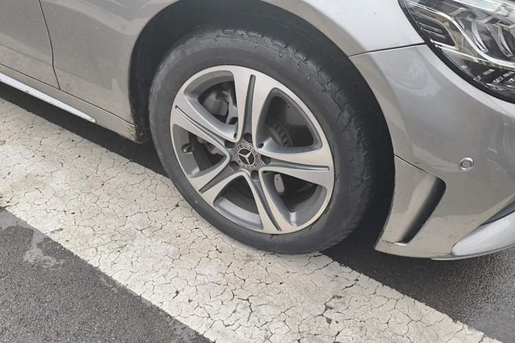 Used Mercedes-Benz C-Class 2019 C 260 L Sport Edition Right Front Wheel Hub