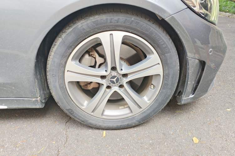 Used Mercedes-Benz C-Class 2019 Restyled C 260 L Sport Edition Right Front Wheel Hub
