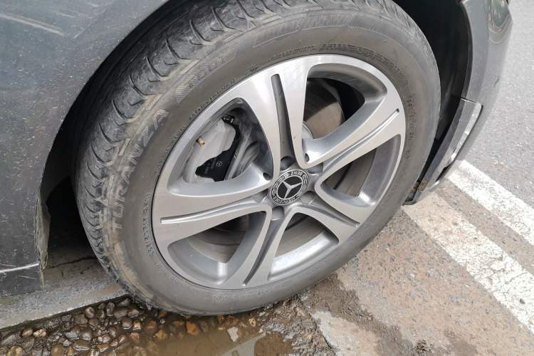 Used Mercedes-Benz C-Class 2019 Restyled C 260 L Sport Edition Right Front Wheel Hub