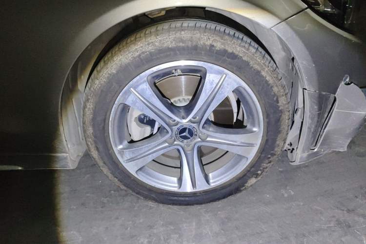 Used Mercedes-Benz C-Class 2019 Restyled C 260 L Sport Edition Right Front Wheel Hub
