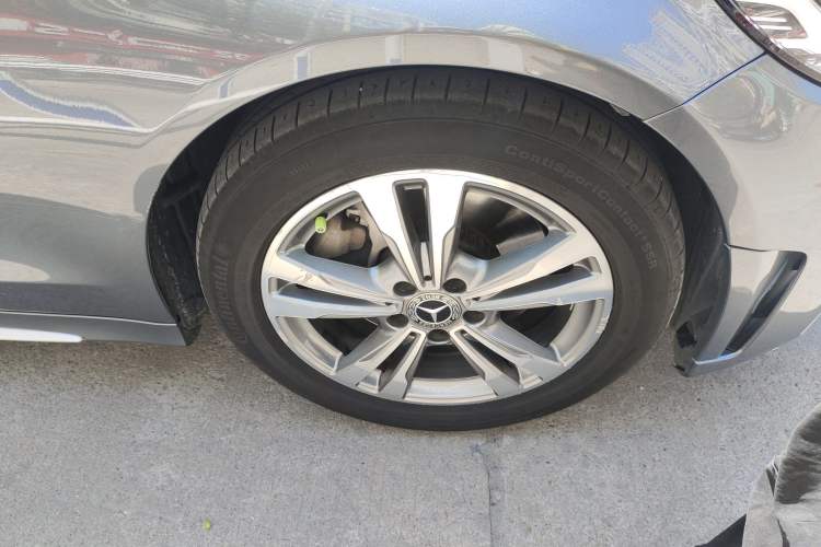Used Mercedes-Benz C-Class 2019 C 180 L Fashion Edition Sport Version Right Front Wheel Hub