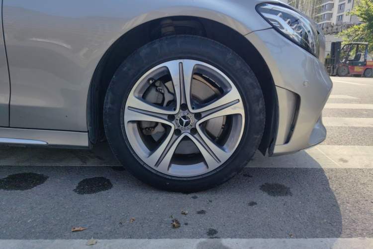 Used Mercedes-Benz C-Class 2019 Restyled C 260 L Sport Edition Right Front Wheel Hub