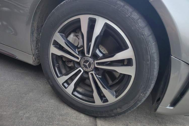 Used Mercedes-Benz C-Class 2019 C 260 Sport Edition Right Front Wheel Hub