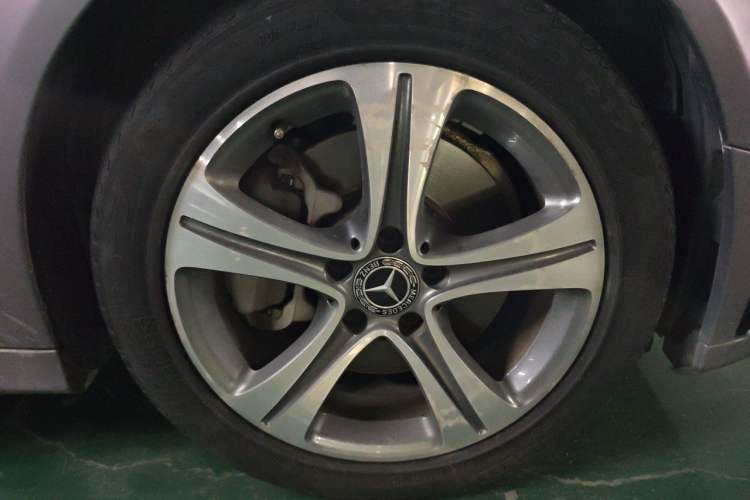 Used Mercedes-Benz C-Class 2019 Restyled C 260 L Sport Edition Right Front Wheel Hub