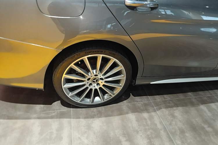 Used Mercedes-Benz C-Class 2019 C 260 L Sport Edition Right Rear Wheel Hub