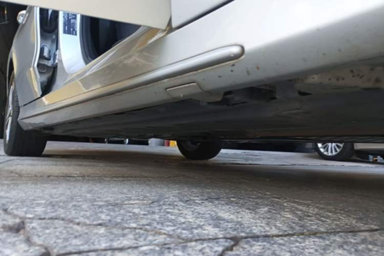 Used Mercedes-Benz C-Class 2019 Restyled C 260 L Sport Edition Right Side Sill