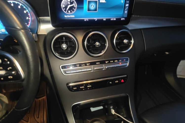 Used Mercedes-Benz C-Class 2019 Restyled C 260 L Sport Edition Audio And AC Panel
