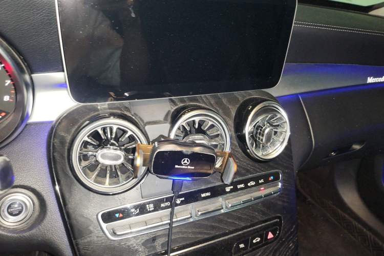 Used Mercedes-Benz C-Class 2019 C 180 L Dynamic Sports Edition Audio And AC Panel