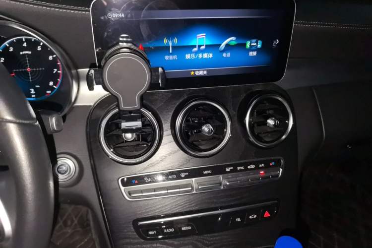 Used Mercedes-Benz C-Class 2019 Restyled C 260 L Sport Edition Audio And AC Panel