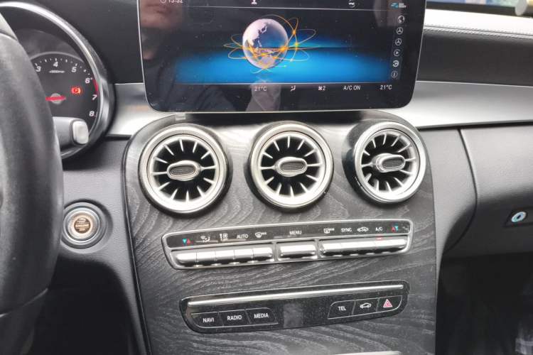 Used Mercedes-Benz C-Class 2019 C 180 L Fashion Edition Sport Version Audio And AC Panel