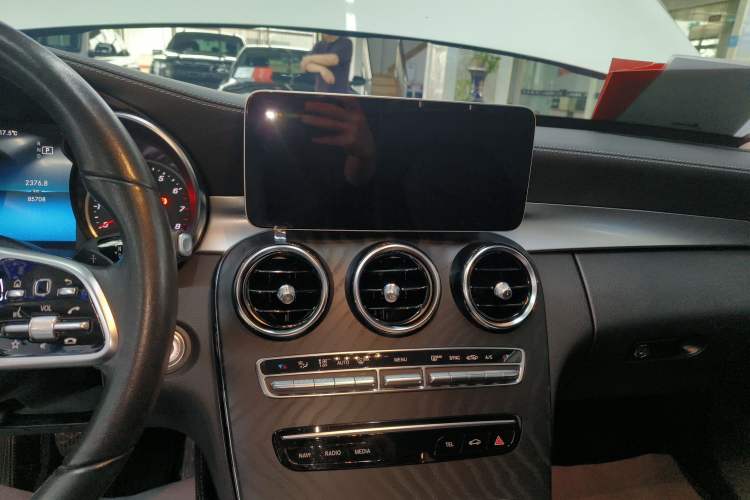 Used Mercedes-Benz C-Class 2019 C 180 L Fashion Edition Sport Version Audio And AC Panel