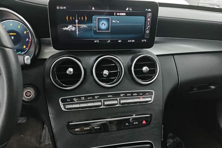 Used Mercedes-Benz C-Class 2019 Restyled C 260 L Sport Edition Audio And AC Panel