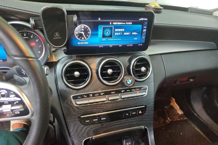 Used Mercedes-Benz C-Class 2019 C 180 L Fashion Edition Sport Version Audio And AC Panel