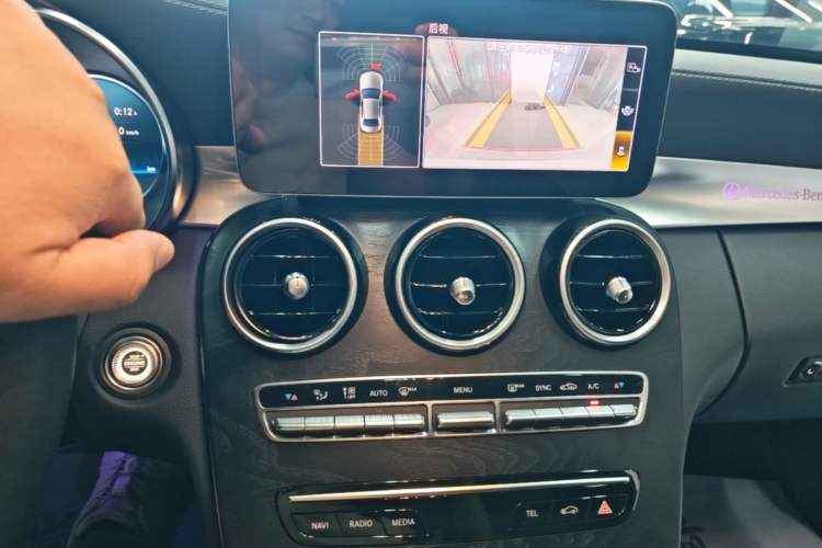 Used Mercedes-Benz C-Class 2019 C 180 L Fashion Edition Sport Version Audio And AC Panel