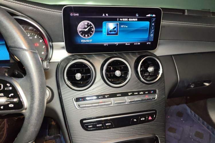 Used Mercedes-Benz C-Class 2019 C 180 L Fashion Edition Sport Version Audio And AC Panel