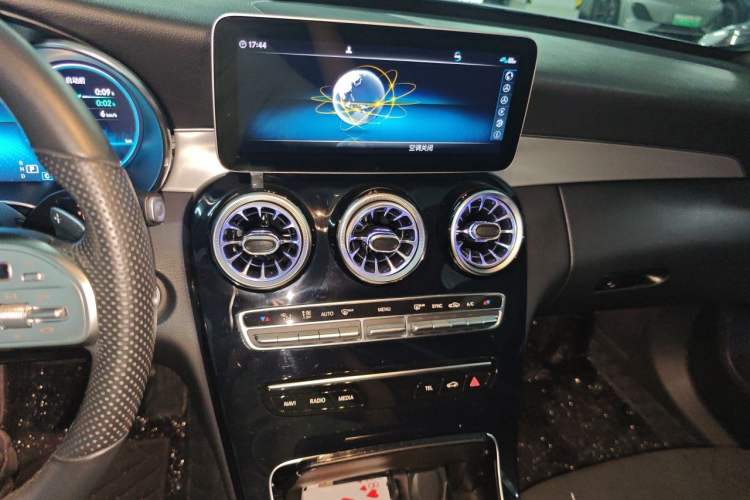 Used Mercedes-Benz C-Class 2019 C 260 Sport Edition Audio And AC Panel