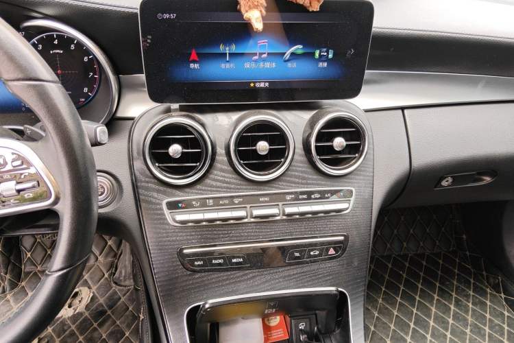 Used Mercedes-Benz C-Class 2019 Restyled C 260 L Sport Edition Audio And AC Panel