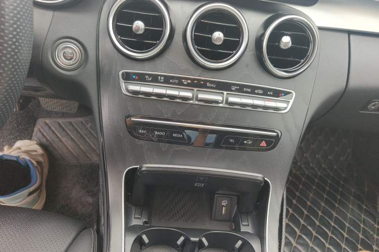 Used Mercedes-Benz C-Class 2019 Restyled C 260 L Sport Edition Audio And AC Panel