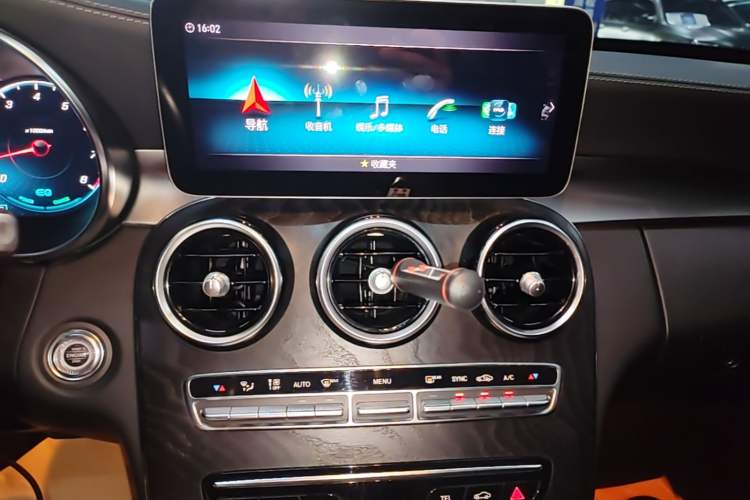 Used Mercedes-Benz C-Class 2019 C 260 L Sport Edition Audio And AC Panel