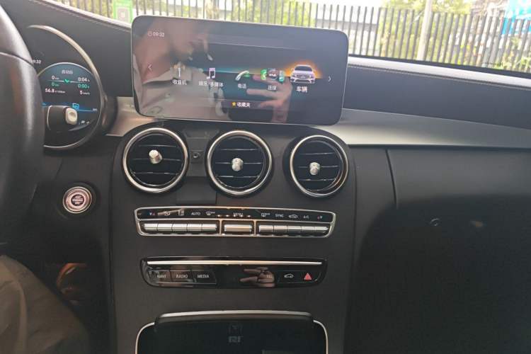 Used Mercedes-Benz C-Class 2019 Restyled C 260 L Sport Edition Audio And AC Panel
