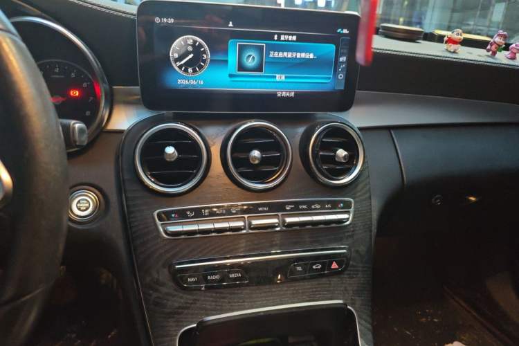 Used Mercedes-Benz C-Class 2019 C 180 L Fashion Edition Sport Version Audio And AC Panel