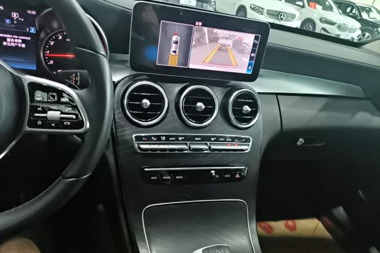 Used Mercedes-Benz C-Class 2019 C 180 L Fashion Edition Sport Version Audio And AC Panel