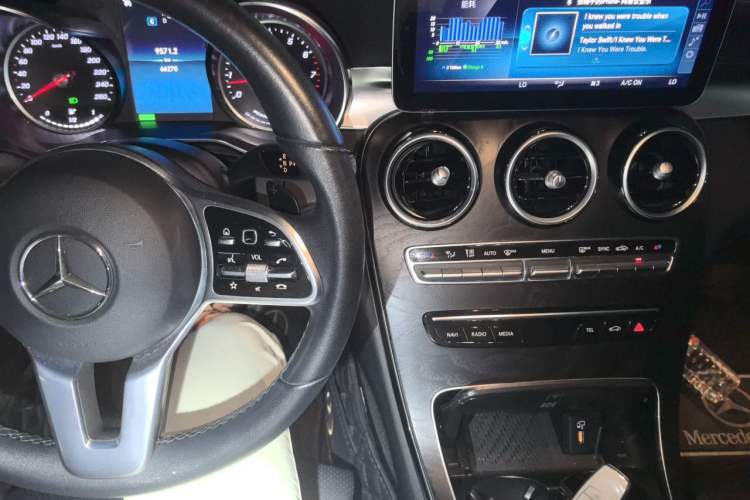 Used Mercedes-Benz C-Class 2019 C 260 L Sport Edition Audio And AC Panel