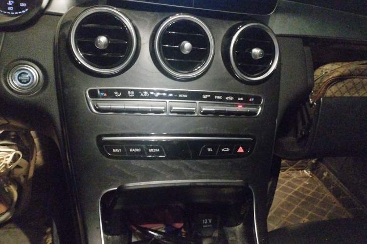 Used Mercedes-Benz C-Class 2019 C 180 L Fashion Edition Sport Version Audio And AC Panel