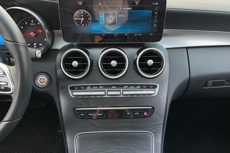 Used Mercedes-Benz C-Class 2019 C 180 L Fashion Edition Sport Version Audio And AC Panel