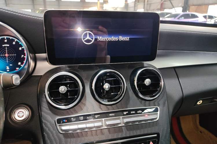 Used Mercedes-Benz C-Class 2019 Restyled C 260 L Sport Edition Audio And AC Panel