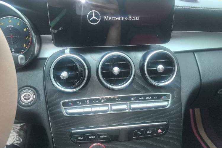 Used Mercedes-Benz C-Class 2019 C 260 L 4MATIC Sport Edition Audio And AC Panel