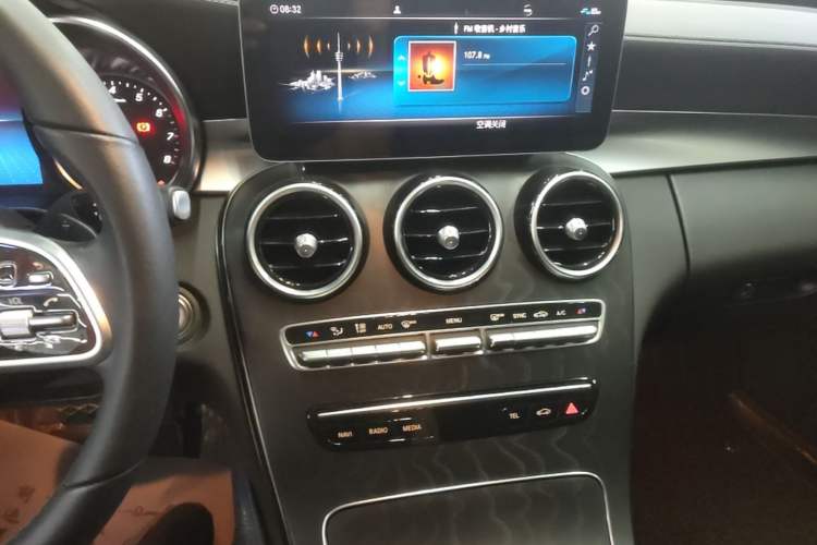Used Mercedes-Benz C-Class 2019 C 180 L Fashion Edition Sport Version Audio And AC Panel