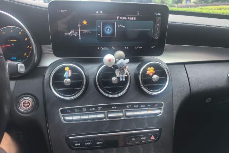 Used Mercedes-Benz C-Class 2019 Restyled C 260 L Sport Edition Audio And AC Panel