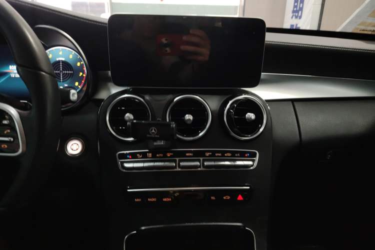 Used Mercedes-Benz C-Class 2019 Restyled C 260 L Sport Edition Audio And AC Panel
